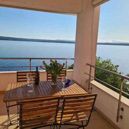 Tolle In Crikvenica Mit Moebliertem Balkon Und Meerblick Dramalj
