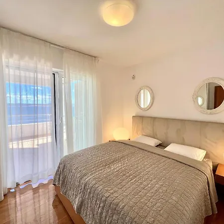 Tolle In Crikvenica Mit Moebliertem Balkon Und Meerblick Apartment