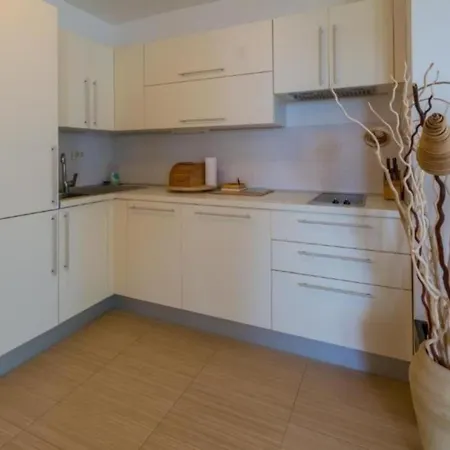 Tolle In Crikvenica Mit Moebliertem Balkon Und Meerblick Apartment